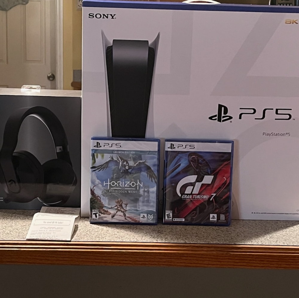 Sony ps5 bundle - Picture 2 of 3